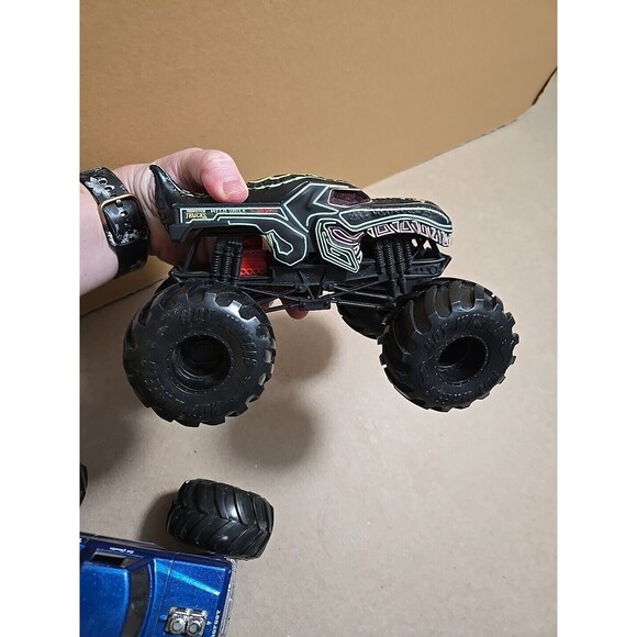 Hot Wheels Monster Trucks Bigfoot Rodger Dodger Gunkster Lot of 3 Toy Cars‎ - Picture 9 of 16